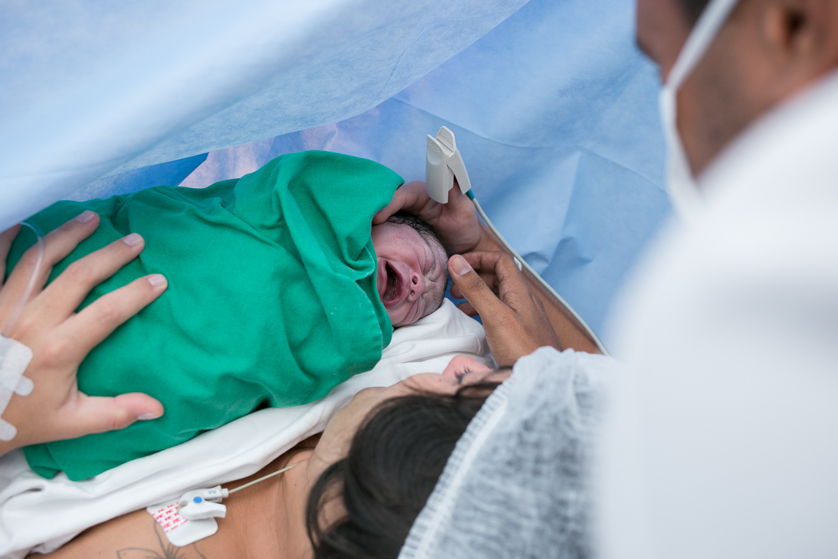 parto, nascimento, vida, baby, nené, recém nascido, pais, mãe, filho, pai, família, amigos, espera, a hora da chegada, hospital, perinatal, rio de janeiro, fotografia de amor, fotografia de família, newborn, cesár