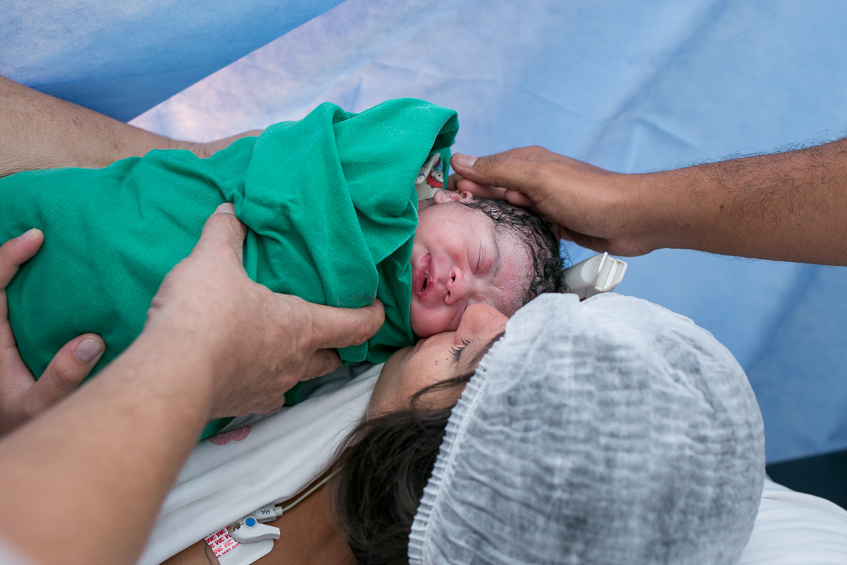 parto, nascimento, vida, baby, nené, recém nascido, pais, mãe, filho, pai, família, amigos, espera, a hora da chegada, hospital, perinatal, rio de janeiro, fotografia de amor, fotografia de família, newborn, cesár