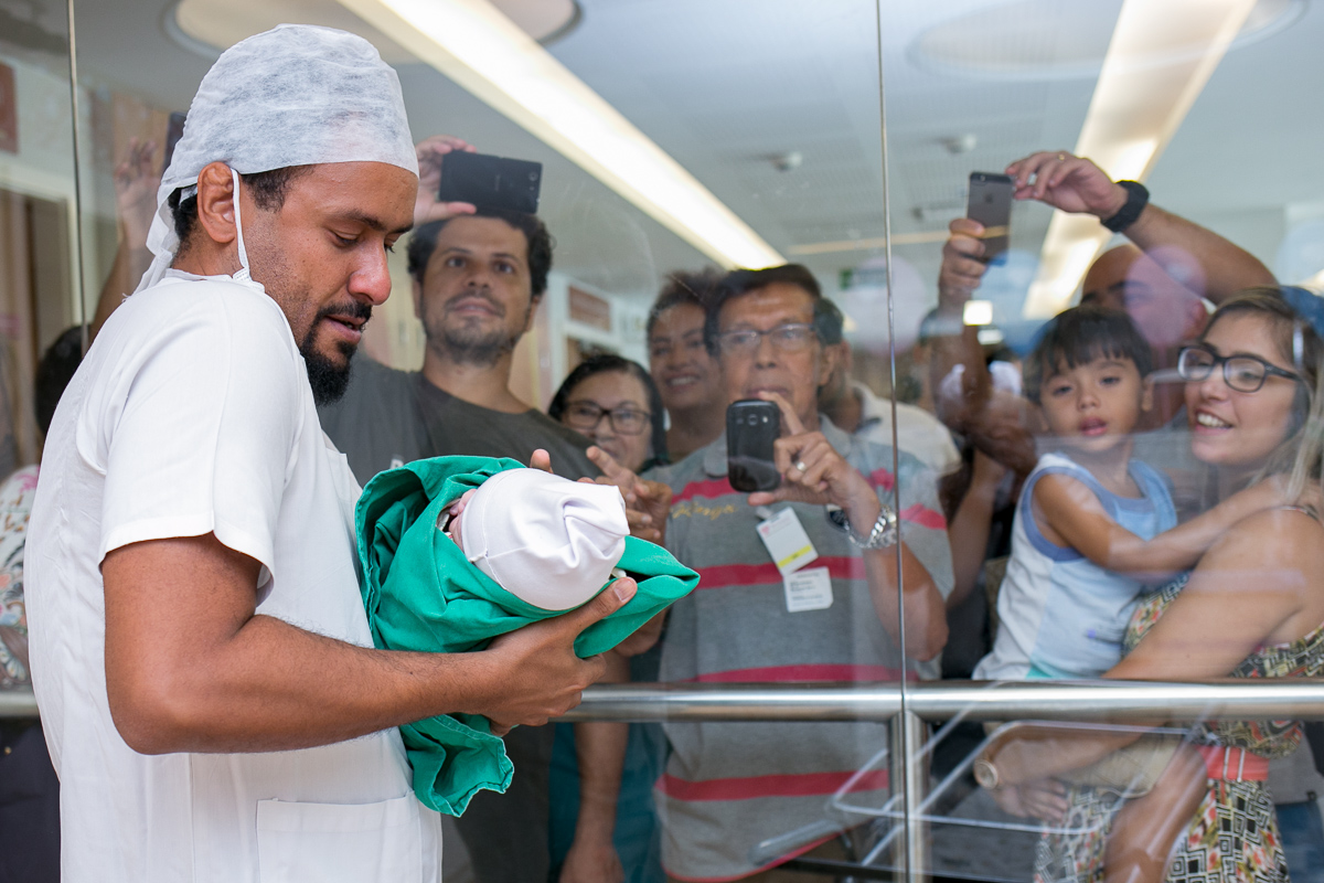 parto, nascimento, vida, baby, nené, recém nascido, pais, mãe, filho, pai, família, amigos, espera, a hora da chegada, hospital, perinatal, rio de janeiro, fotografia de amor, fotografia de família, newborn, cesár