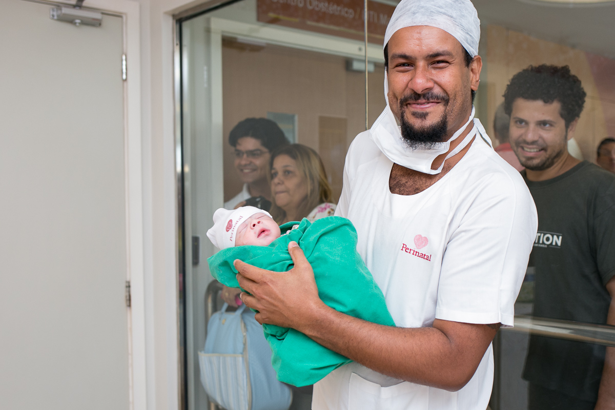 parto, nascimento, vida, baby, nené, recém nascido, pais, mãe, filho, pai, família, amigos, espera, a hora da chegada, hospital, perinatal, rio de janeiro, fotografia de amor, fotografia de família, newborn, cesár