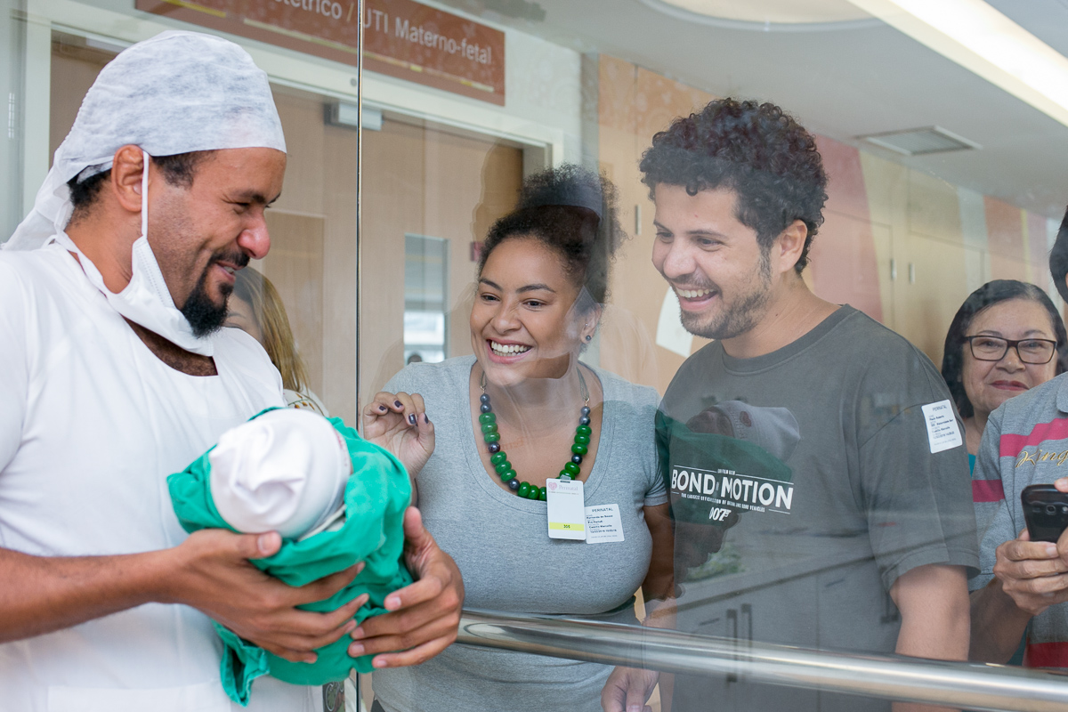 parto, nascimento, vida, baby, nené, recém nascido, pais, mãe, filho, pai, família, amigos, espera, a hora da chegada, hospital, perinatal, rio de janeiro, fotografia de amor, fotografia de família, newborn, cesár