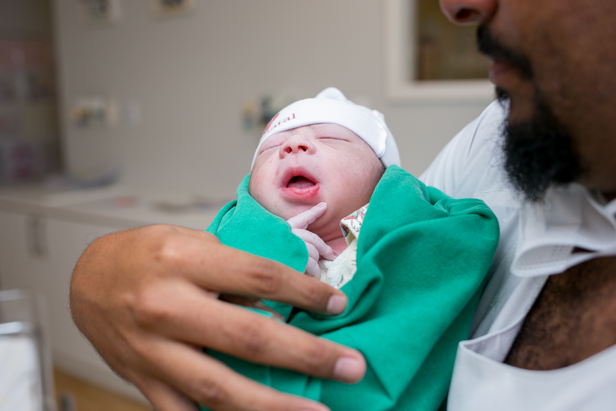 parto, nascimento, vida, baby, nené, recém nascido, pais, mãe, filho, pai, família, amigos, espera, a hora da chegada, hospital, perinatal, rio de janeiro, fotografia de amor, fotografia de família, newborn, cesár