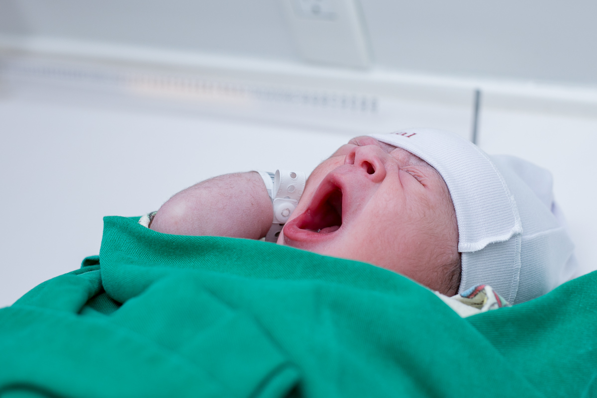 parto, nascimento, vida, baby, nené, recém nascido, pais, mãe, filho, pai, família, amigos, espera, a hora da chegada, hospital, perinatal, rio de janeiro, fotografia de amor, fotografia de família, newborn, cesár