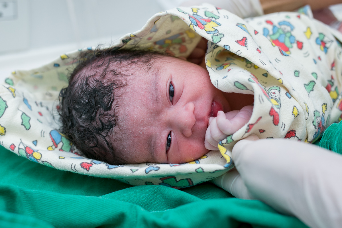 parto, nascimento, vida, baby, nené, recém nascido, pais, mãe, filho, pai, família, amigos, espera, a hora da chegada, hospital, perinatal, rio de janeiro, fotografia de amor, fotografia de família, newborn, cesár