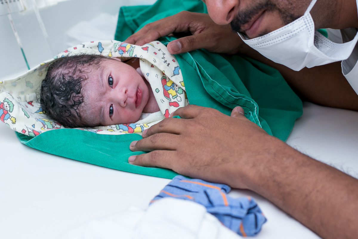parto, nascimento, vida, baby, nené, recém nascido, pais, mãe, filho, pai, família, amigos, espera, a hora da chegada, hospital, perinatal, rio de janeiro, fotografia de amor, fotografia de família, newborn, cesár