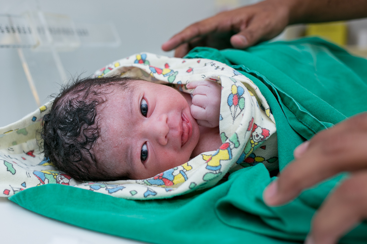 parto, nascimento, vida, baby, nené, recém nascido, pais, mãe, filho, pai, família, amigos, espera, a hora da chegada, hospital, perinatal, rio de janeiro, fotografia de amor, fotografia de família, newborn, cesár