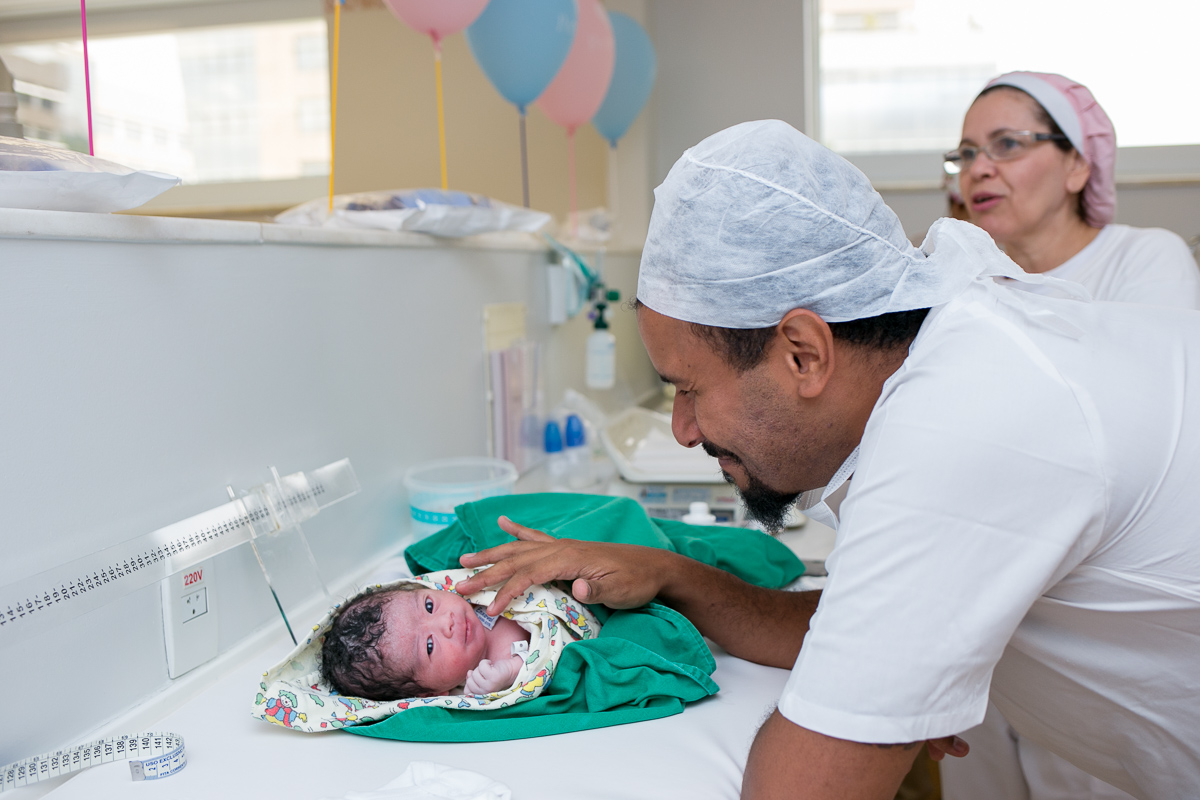 parto, nascimento, vida, baby, nené, recém nascido, pais, mãe, filho, pai, família, amigos, espera, a hora da chegada, hospital, perinatal, rio de janeiro, fotografia de amor, fotografia de família, newborn, cesár