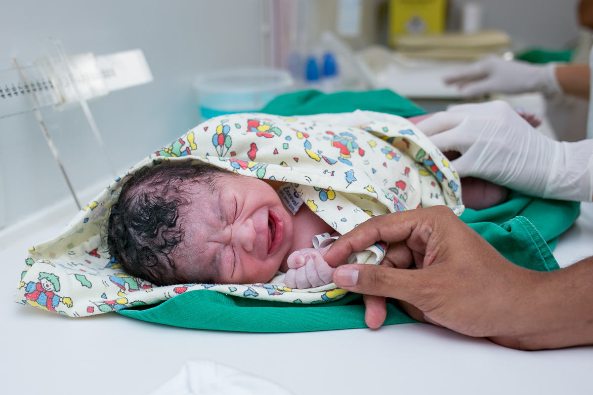 parto, nascimento, vida, baby, nené, recém nascido, pais, mãe, filho, pai, família, amigos, espera, a hora da chegada, hospital, perinatal, rio de janeiro, fotografia de amor, fotografia de família, newborn, cesár