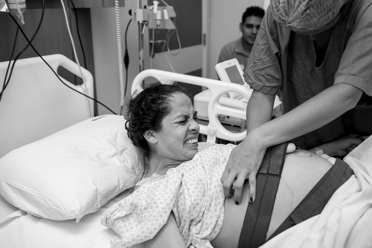 parto normal, nascimento, parto, maternidade, mãe, mãe de duas, mãe de menina, amor, família, fotografia de amor, birth, birth photography, mom, dor, amor, bebê, newborn, recém nascido, fotografia de amor, fotograf