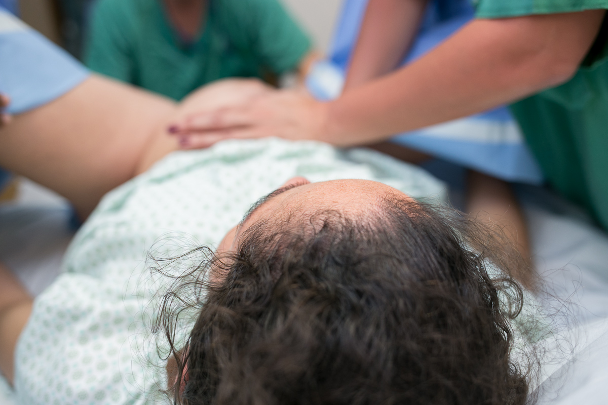 parto normal, nascimento, parto, maternidade, mãe, mãe de duas, mãe de menina, amor, família, fotografia de amor, birth, birth photography, mom, dor, amor, bebê, newborn, recém nascido, fotografia de amor, fotograf