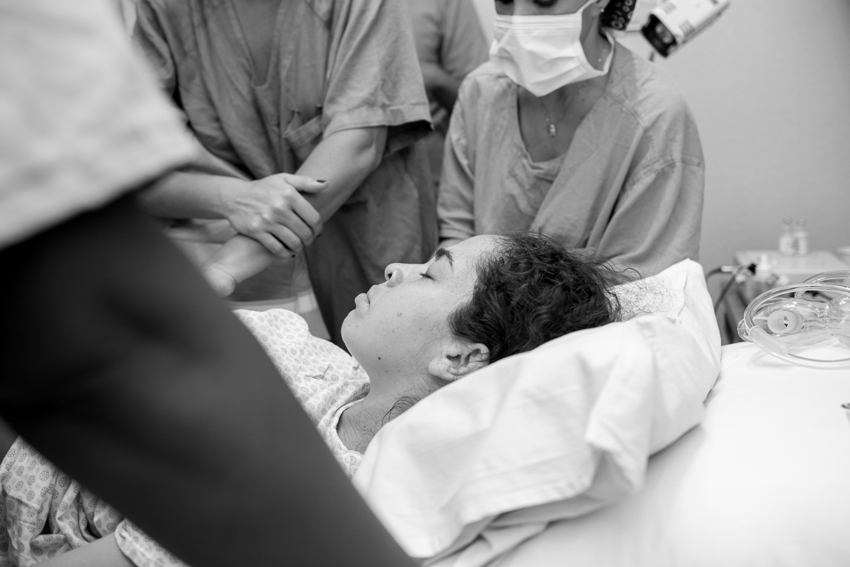 parto normal, nascimento, parto, maternidade, mãe, mãe de duas, mãe de menina, amor, família, fotografia de amor, birth, birth photography, mom, dor, amor, bebê, newborn, recém nascido, fotografia de amor, fotograf