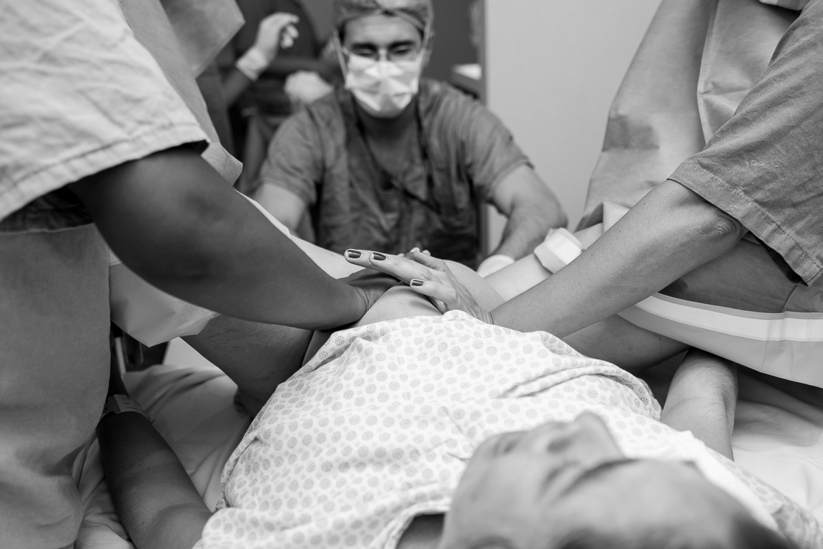 parto normal, nascimento, parto, maternidade, mãe, mãe de duas, mãe de menina, amor, família, fotografia de amor, birth, birth photography, mom, dor, amor, bebê, newborn, recém nascido, fotografia de amor, fotograf