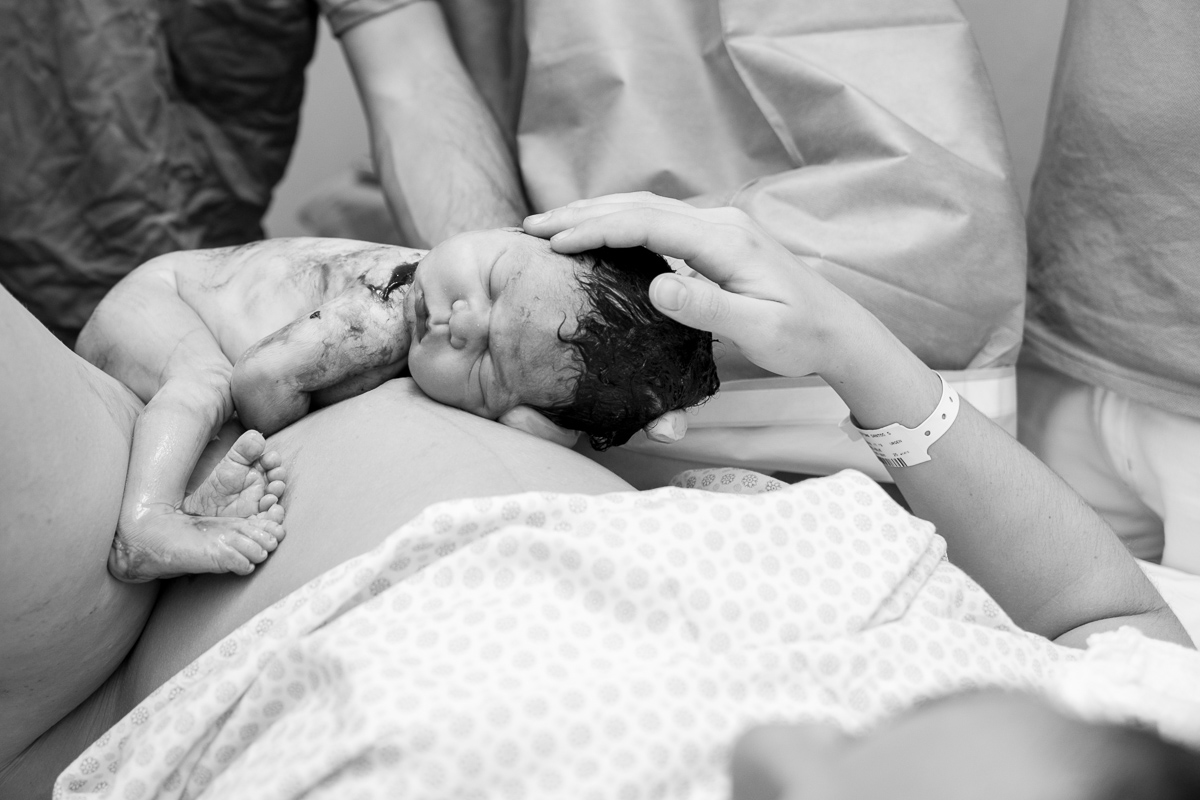 parto normal, nascimento, parto, maternidade, mãe, mãe de duas, mãe de menina, amor, família, fotografia de amor, birth, birth photography, mom, dor, amor, bebê, newborn, recém nascido, fotografia de amor, fotograf