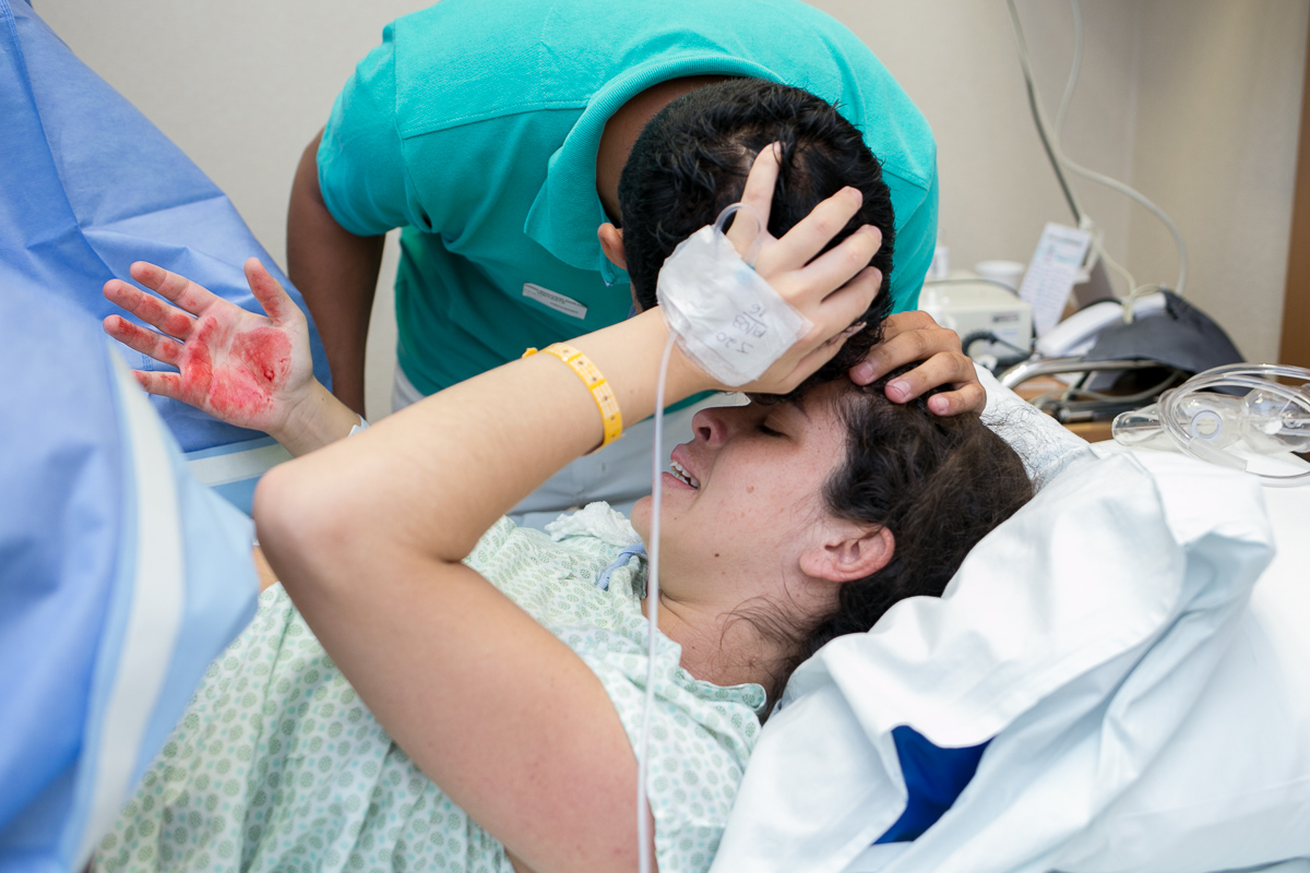 parto normal, nascimento, parto, maternidade, mãe, mãe de duas, mãe de menina, amor, família, fotografia de amor, birth, birth photography, mom, dor, amor, bebê, newborn, recém nascido, fotografia de amor, fotograf