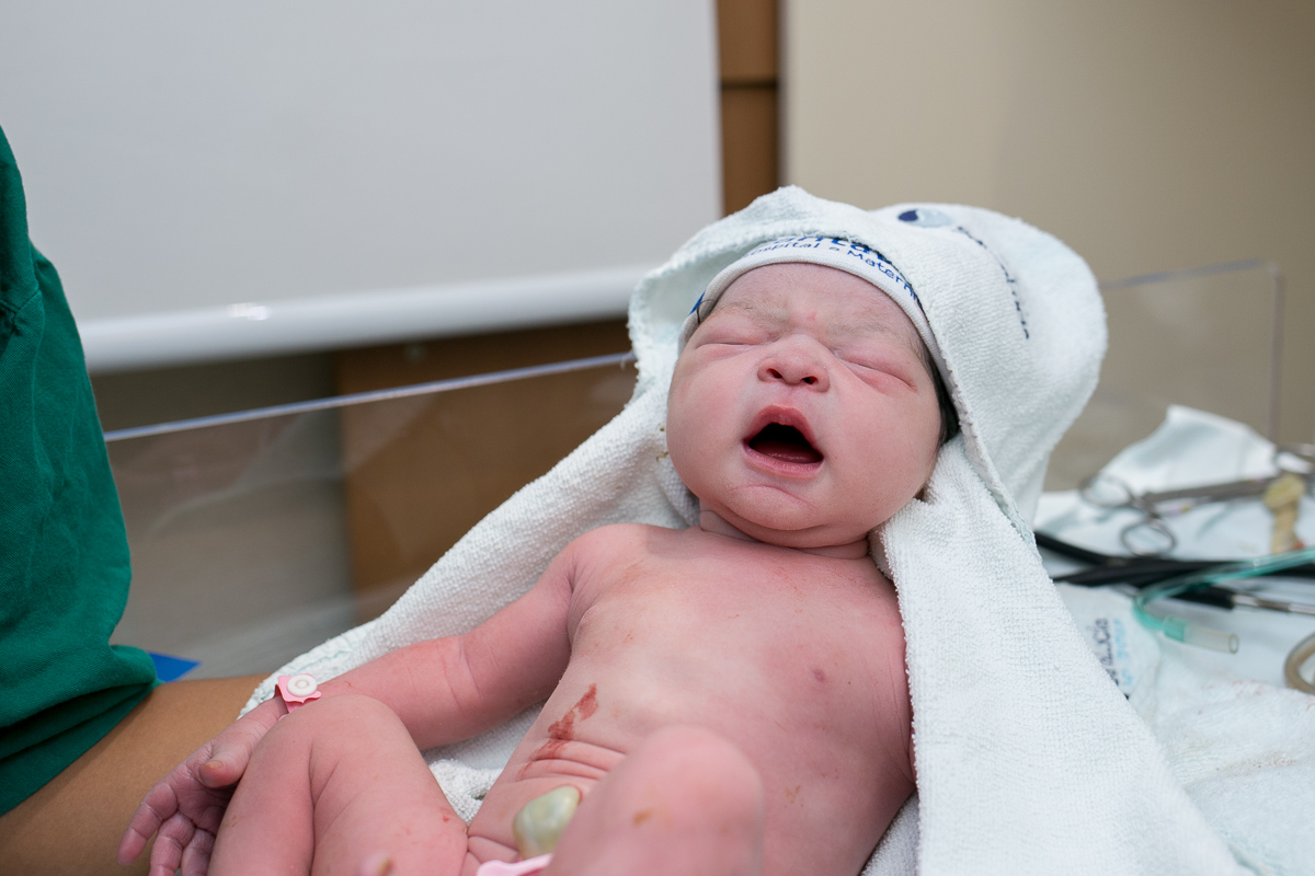 parto normal, nascimento, parto, maternidade, mãe, mãe de duas, mãe de menina, amor, família, fotografia de amor, birth, birth photography, mom, dor, amor, bebê, newborn, recém nascido, fotografia de amor, fotograf