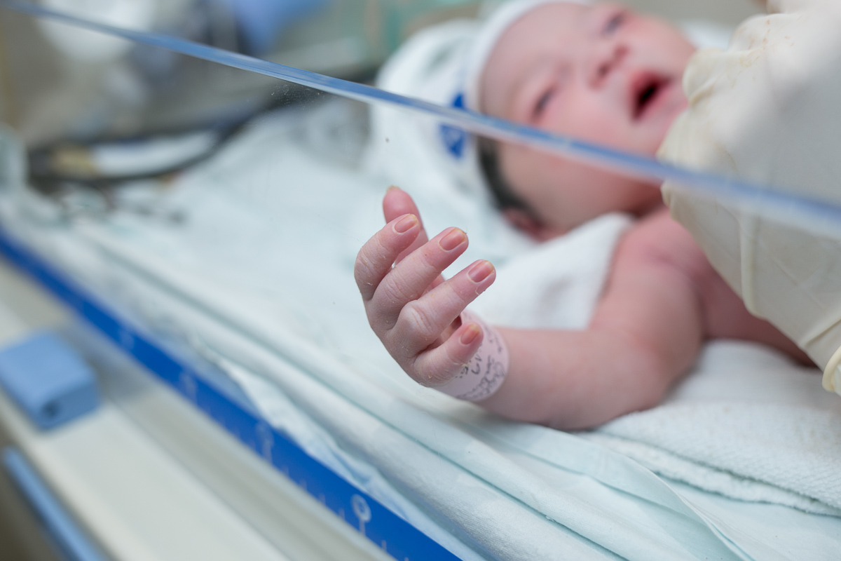 parto normal, nascimento, parto, maternidade, mãe, mãe de duas, mãe de menina, amor, família, fotografia de amor, birth, birth photography, mom, dor, amor, bebê, newborn, recém nascido, fotografia de amor, fotograf