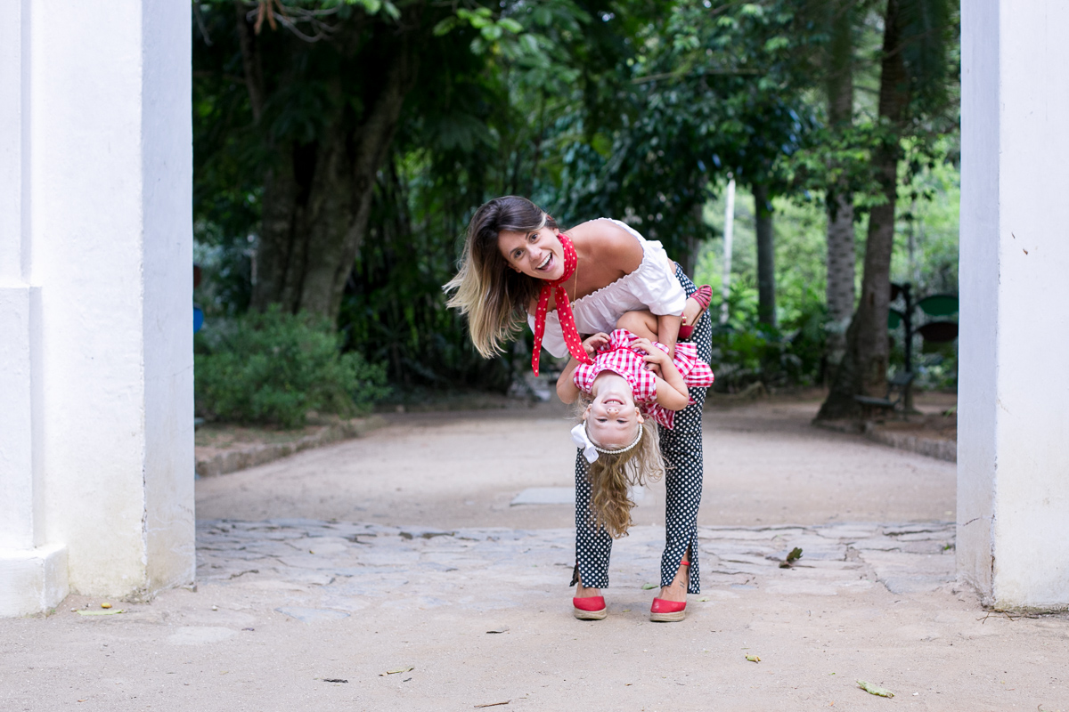 tal mãe tal filha, ensaio, mãe, mãe de menina, amor, família, amor materno, amor de mãe, dia das mães, fotografia de amor, fotografia de família, filhos, bagunça, alegria, amor, paixão, maior 