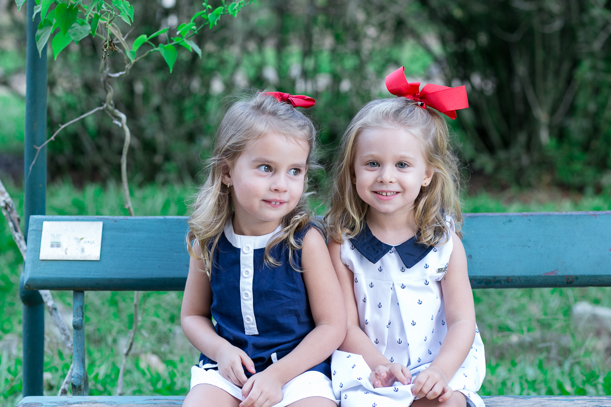 amigas, amizade, infância, kids, crianças, meninas, princesas, bonecas, elas podem ser o que quiserem, loirinhas, loirice, fofas, fofura, bagunça, fotografia de sentimento, fotografia de amizade, fotografia de amor, fotografia de hist&