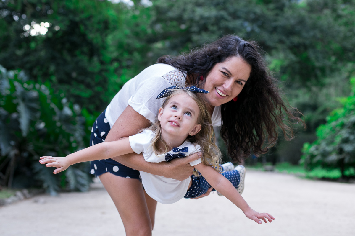 tal mãe, tal filha, ensaio infantil, ensaio família, mãe, amor, bagunça, crianças, alegria, farra, diversão, rio de janeiro, foto mãe e filha, lindas, sorriso, fotografia de amor, dia das mães
