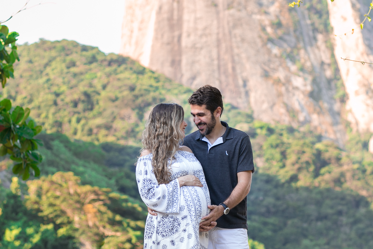 ensaio gestante, gravidez, grávida, gestando, mãe, pai, família, bebê, barriga, baby, à caminho, urca, rio de janeiro, ensaio de gestante, fotografia de amor, fotografia de família, detalhes, por do sol, paisagem