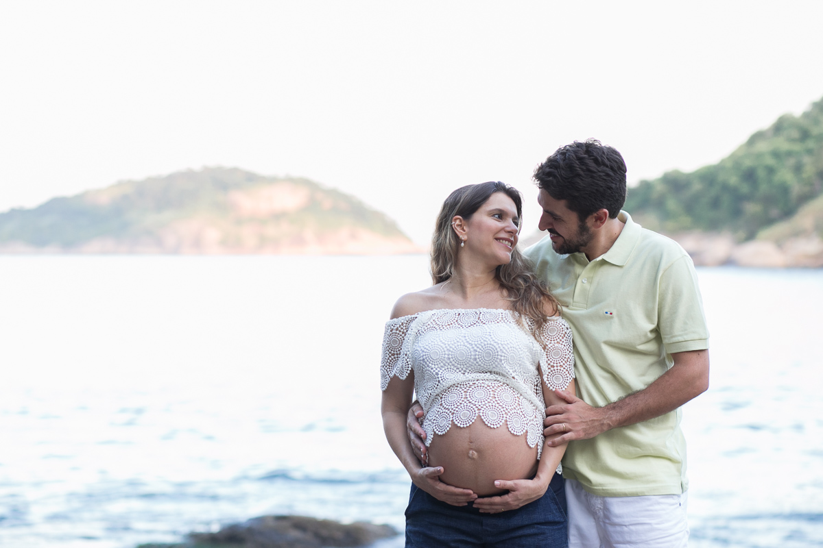 ensaio gestante, gravidez, grávida, gestando, mãe, pai, família, bebê, barriga, baby, à caminho, urca, rio de janeiro, ensaio de gestante, fotografia de amor, fotografia de família, detalhes, por do sol, paisagem