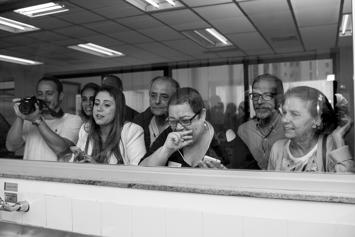 fotografia de parto, fotógrafa de parto, birth photographer, birth photography, cesarean, mãe, pai, família, amigos, casa de saúde são josé, rio de janeiro, maternidade, gestação, últimos minu