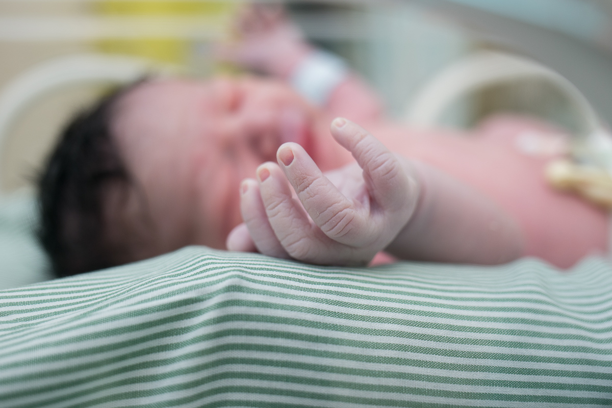 fotografia de parto, fotógrafa de parto, birth photographer, birth photography, cesarean, mãe, pai, família, amigos, casa de saúde são josé, rio de janeiro, maternidade, gestação, últimos minu