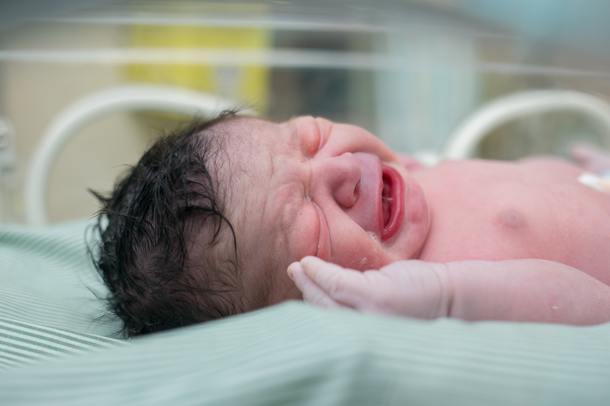 fotografia de parto, fotógrafa de parto, birth photographer, birth photography, cesarean, mãe, pai, família, amigos, casa de saúde são josé, rio de janeiro, maternidade, gestação, últimos minu