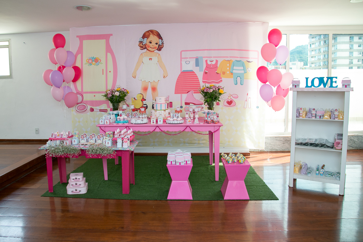 decoração, festa de menina, mundo cor de rosa, paper doll, parabéns, três anos, amigos, família, amor, felicidade, bagunça, circo, pintura, cowboy, parabéns, bolo, bonecas