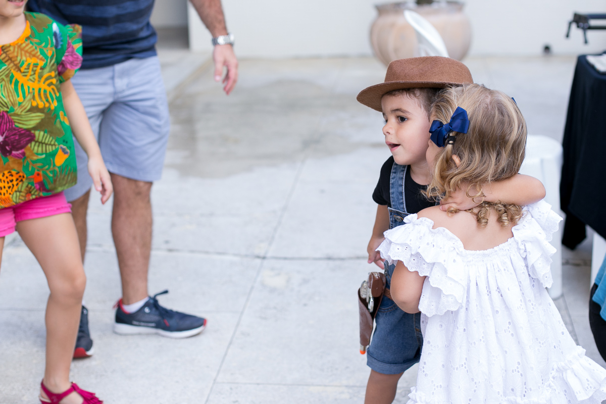 decoração, festa de menina, mundo cor de rosa, paper doll, parabéns, três anos, amigos, família, amor, felicidade, bagunça, circo, pintura, cowboy, parabéns, bolo, bonecas