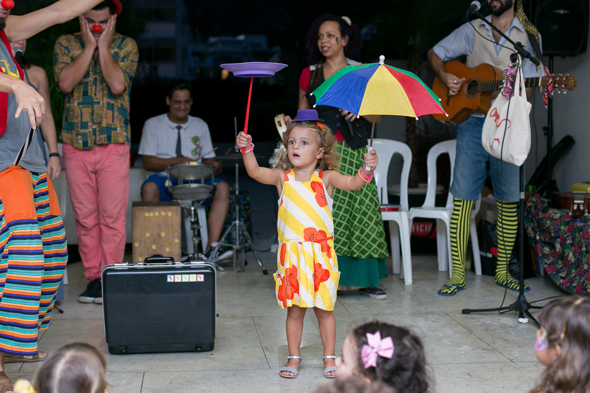 decoração, festa de menina, mundo cor de rosa, paper doll, parabéns, três anos, amigos, família, amor, felicidade, bagunça, circo, pintura, cowboy, parabéns, bolo, bonecas