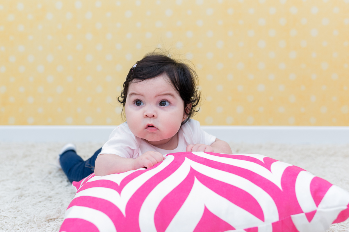 mãe de menina, ensaio infantil, ensaio fotografico, ensaio de irmãs, fotografia de família, fotografia de crianças, fotografia de amor, tinta, bagunça, baby, bolinha de sabão, bagunça, alegria