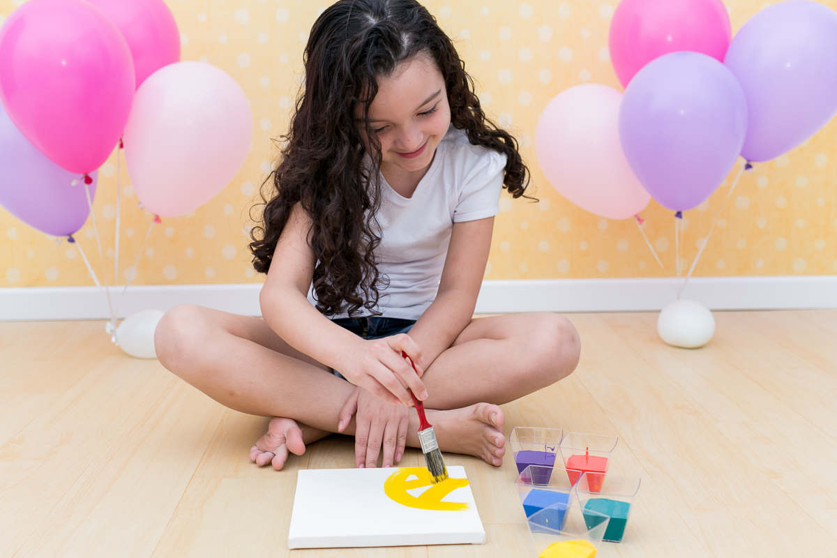 mãe de menina, ensaio infantil, ensaio fotografico, ensaio de irmãs, fotografia de família, fotografia de crianças, fotografia de amor, tinta, bagunça, baby, bolinha de sabão, bagunça, alegria