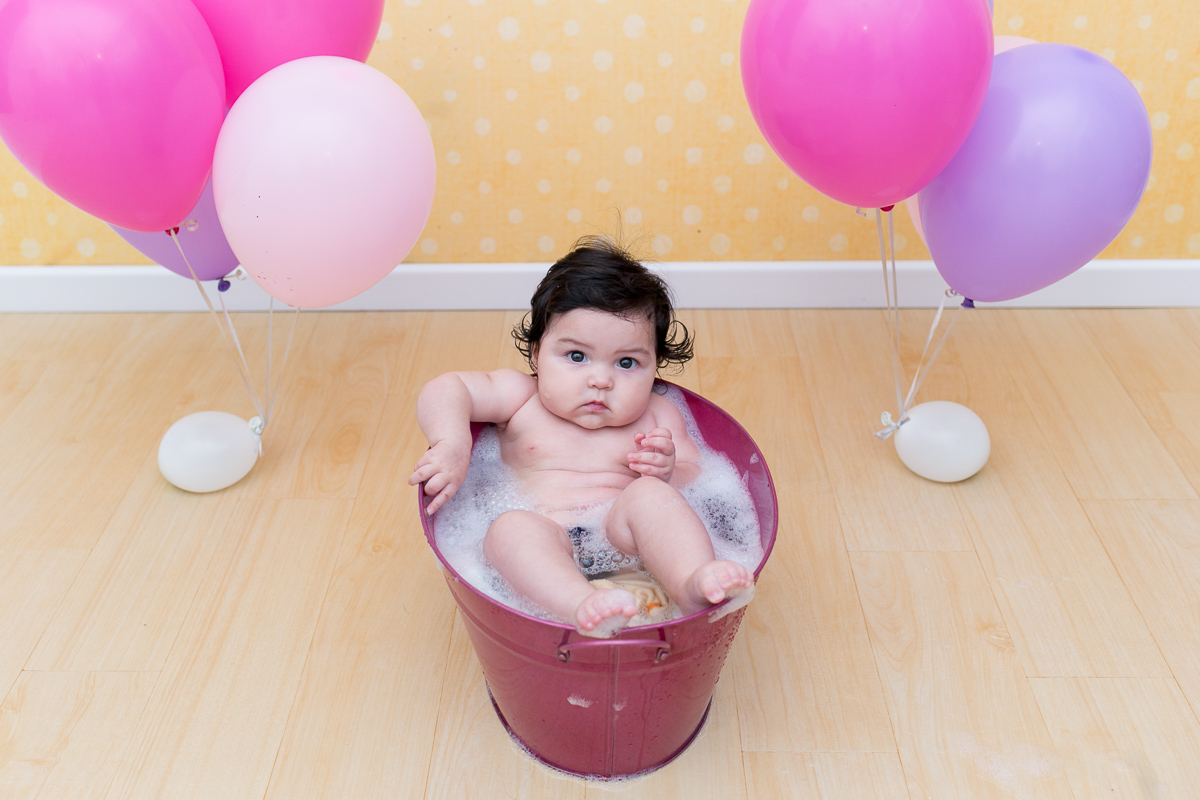 mãe de menina, ensaio infantil, ensaio fotografico, ensaio de irmãs, fotografia de família, fotografia de crianças, fotografia de amor, tinta, bagunça, baby, bolinha de sabão, bagunça, alegria