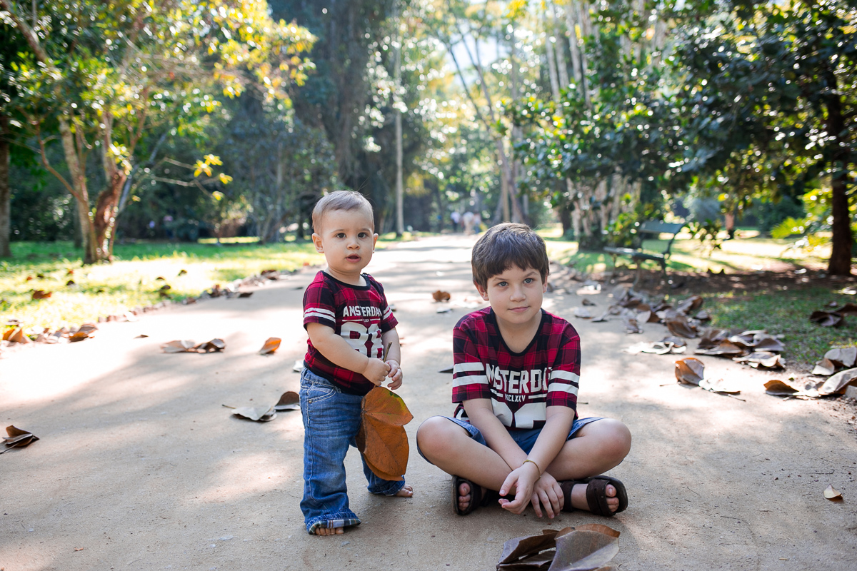 ensaio família, mãe de menino, fotografia de família, fotografia de amor, jardim botânico, irmãos, diversão, alegria, dia feliz