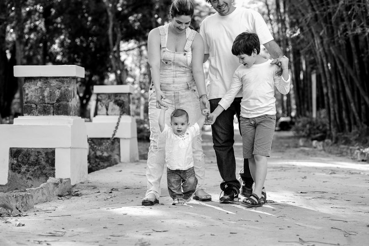 ensaio família, mãe de menino, fotografia de família, fotografia de amor, jardim botânico, irmãos, diversão, alegria, dia feliz