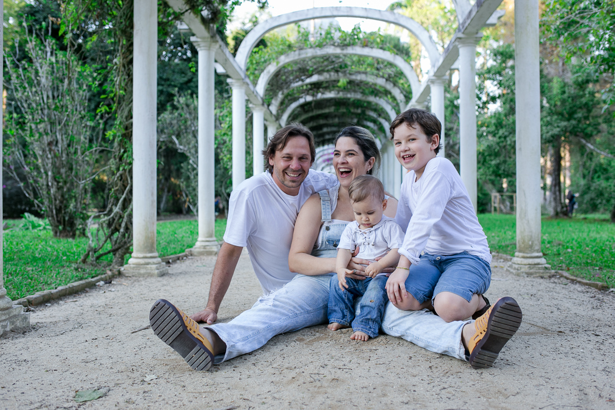 ensaio família, mãe de menino, fotografia de família, fotografia de amor, jardim botânico, irmãos, diversão, alegria, dia feliz