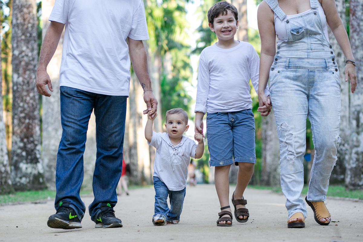 ensaio família, mãe de menino, fotografia de família, fotografia de amor, jardim botânico, irmãos, diversão, alegria, dia feliz