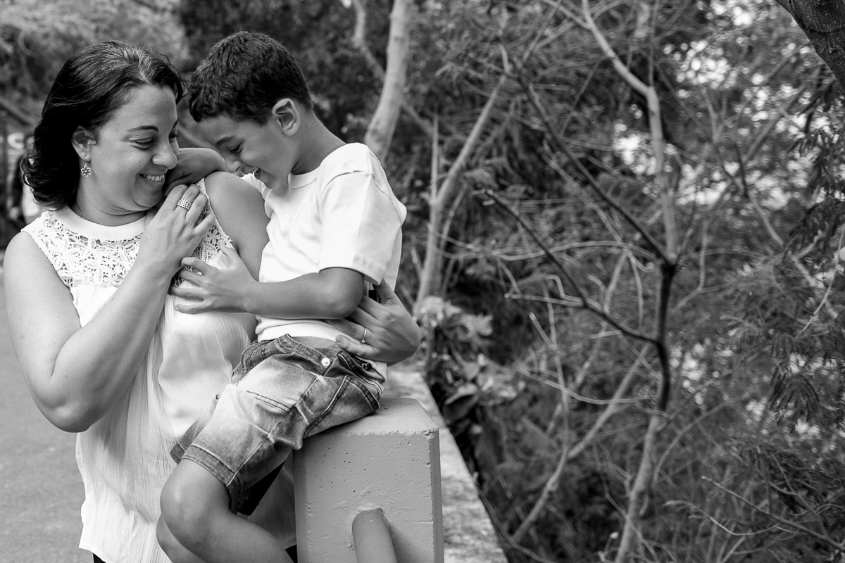 ensaio família, fotografia de família, fotografia de amor, mãe e filho, urca, rio de janeiro, bagunça, sorriso, diversão, mar, sol