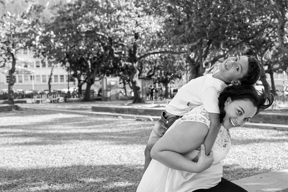 ensaio família, fotografia de família, fotografia de amor, mãe e filho, urca, rio de janeiro, bagunça, sorriso, diversão, mar, sol