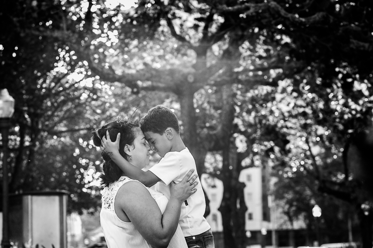 ensaio família, fotografia de família, fotografia de amor, mãe e filho, urca, rio de janeiro, bagunça, sorriso, diversão, mar, sol