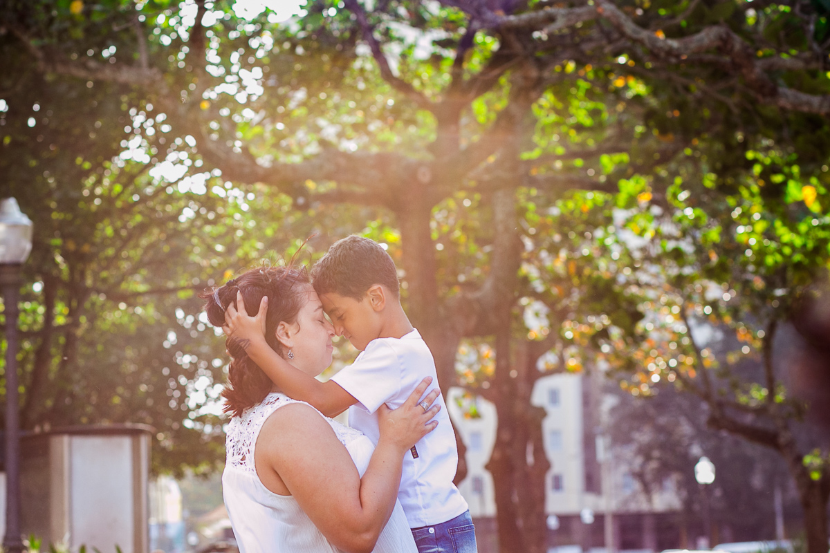 ensaio família, fotografia de família, fotografia de amor, mãe e filho, urca, rio de janeiro, bagunça, sorriso, diversão, mar, sol