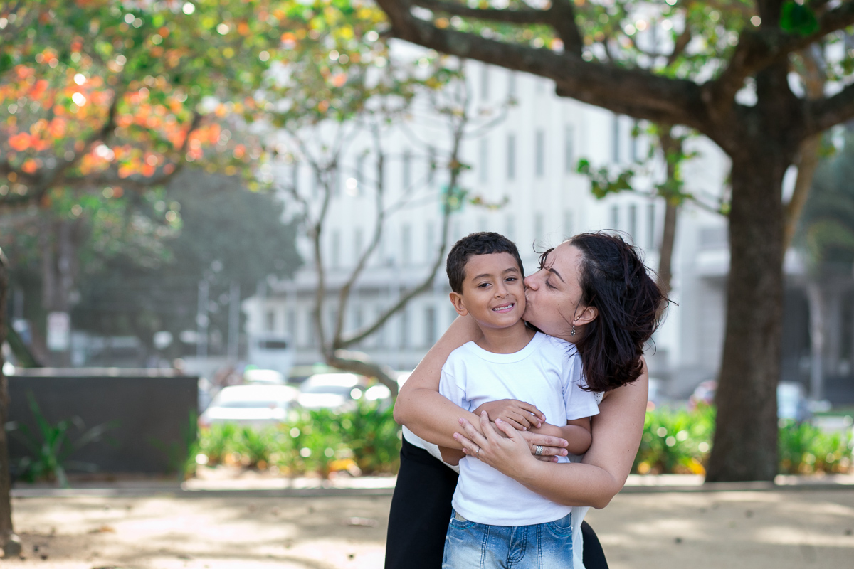 ensaio família, fotografia de família, fotografia de amor, mãe e filho, urca, rio de janeiro, bagunça, sorriso, diversão, mar, sol