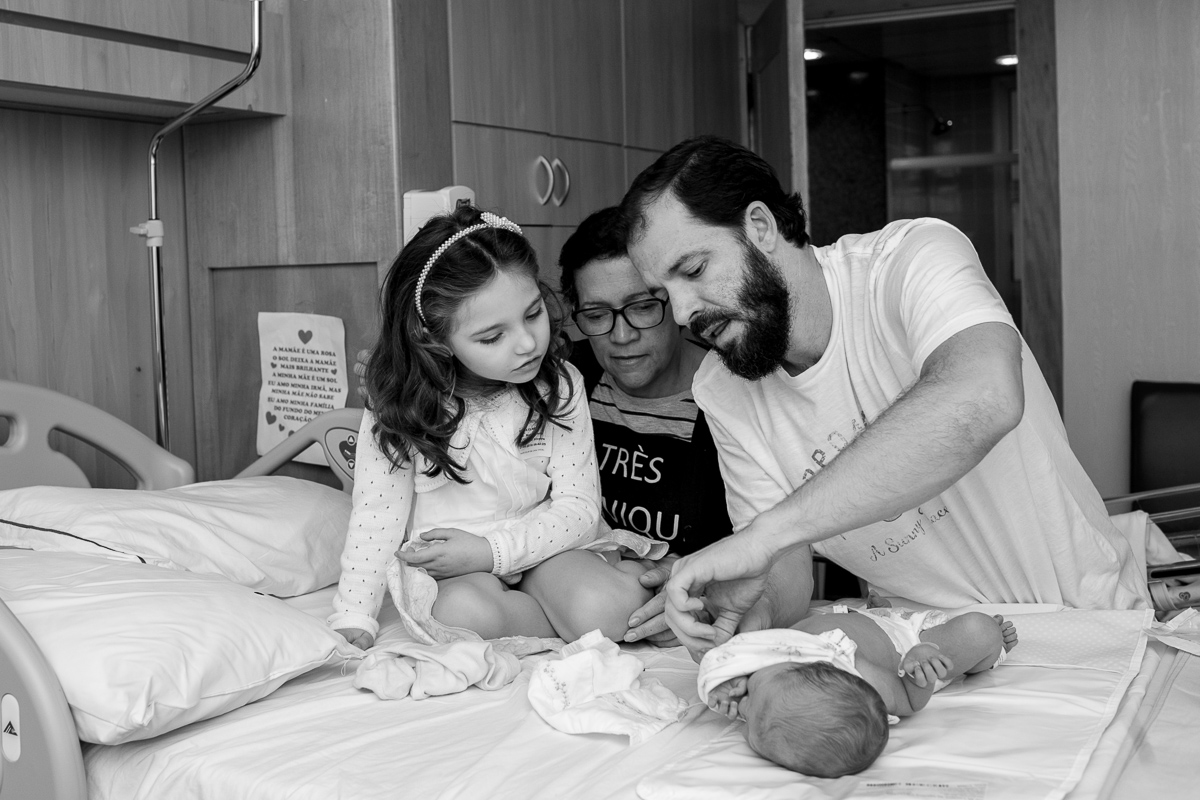 newbornlifestyle, nascimento, maternidade, baby, menina, its a girl, rio de janeiro, pós parto, família, fotografia de amor, irmãs, mãe de menina, nasceu