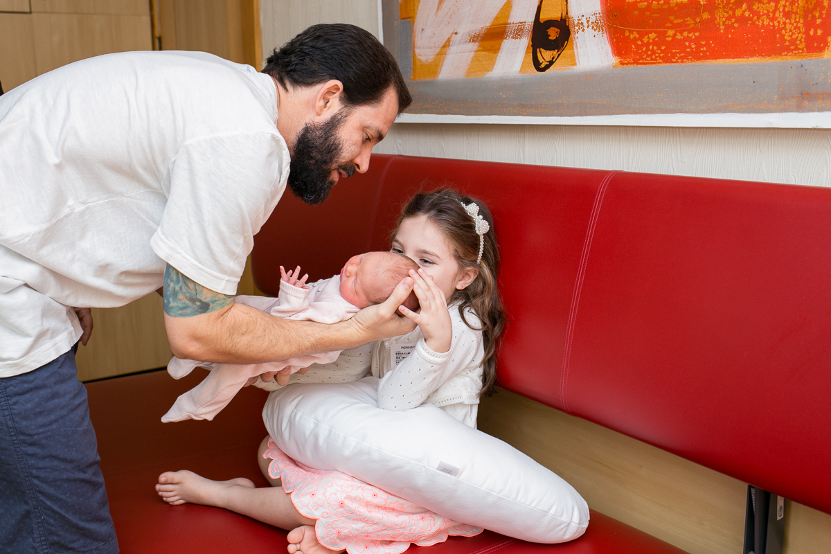 newbornlifestyle, nascimento, maternidade, baby, menina, its a girl, rio de janeiro, pós parto, família, fotografia de amor, irmãs, mãe de menina, nasceu