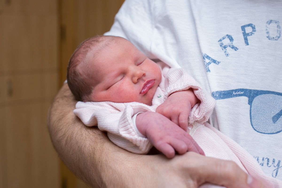 newbornlifestyle, nascimento, maternidade, baby, menina, its a girl, rio de janeiro, pós parto, família, fotografia de amor, irmãs, mãe de menina, nasceu