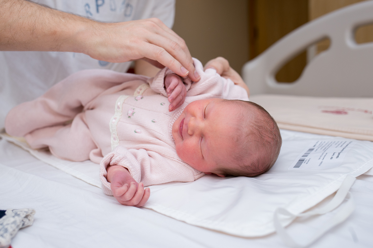 newbornlifestyle, nascimento, maternidade, baby, menina, its a girl, rio de janeiro, pós parto, família, fotografia de amor, irmãs, mãe de menina, nasceu