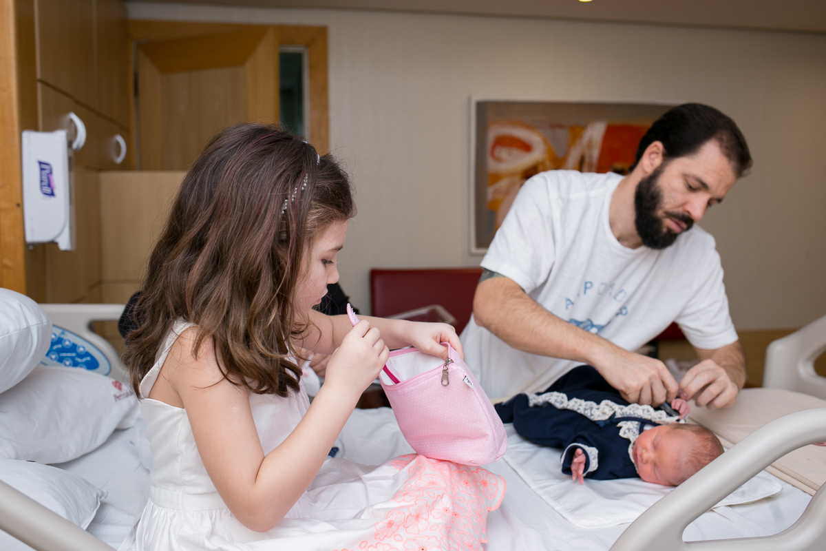 newbornlifestyle, nascimento, maternidade, baby, menina, its a girl, rio de janeiro, pós parto, família, fotografia de amor, irmãs, mãe de menina, nasceu