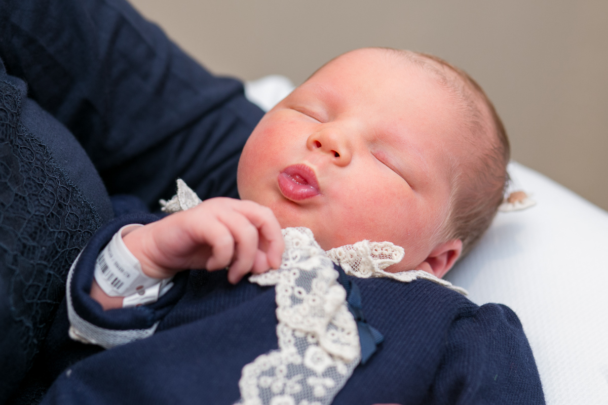 newbornlifestyle, nascimento, maternidade, baby, menina, its a girl, rio de janeiro, pós parto, família, fotografia de amor, irmãs, mãe de menina, nasceu