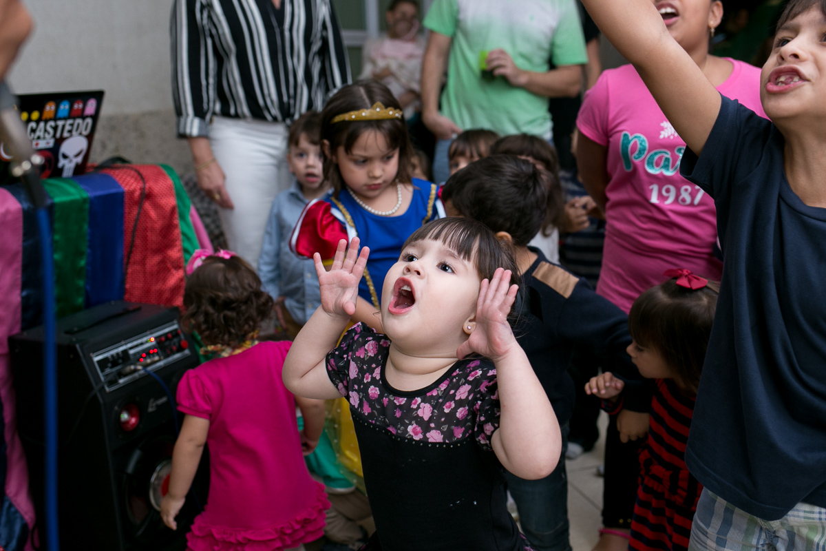 festa infantil, rio de janeiro, festa de menino, dinossauros, decoração, família, bolo, parabéns, fotografia de família